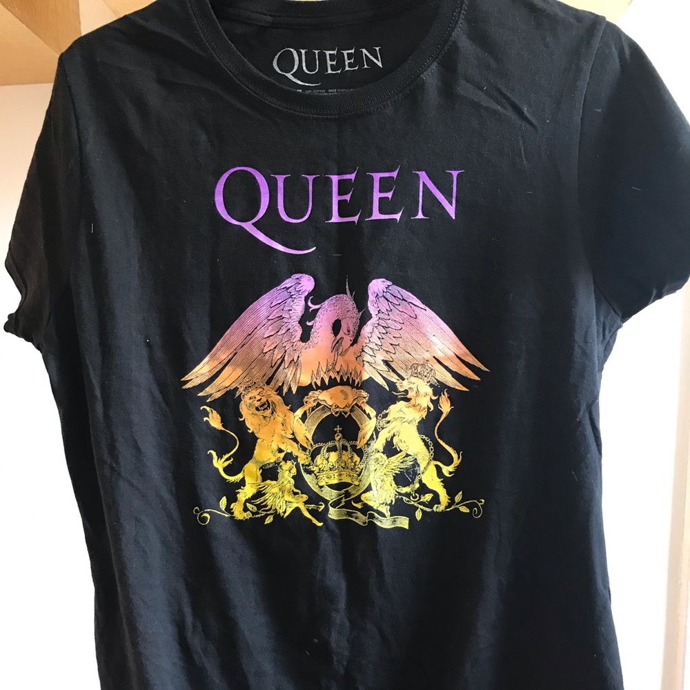Graphic tee